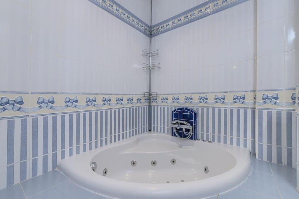 San Mames Football & Parking Bilbao Exterior foto